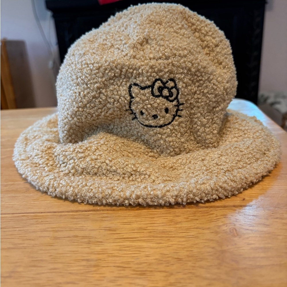 Hello Kitty Beige Bucket Hat